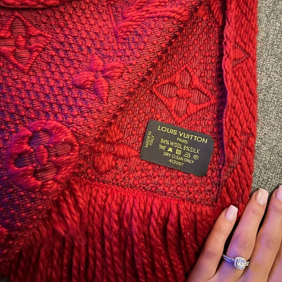 Authentic LV logomania wool scarf - Picture 3 of 3